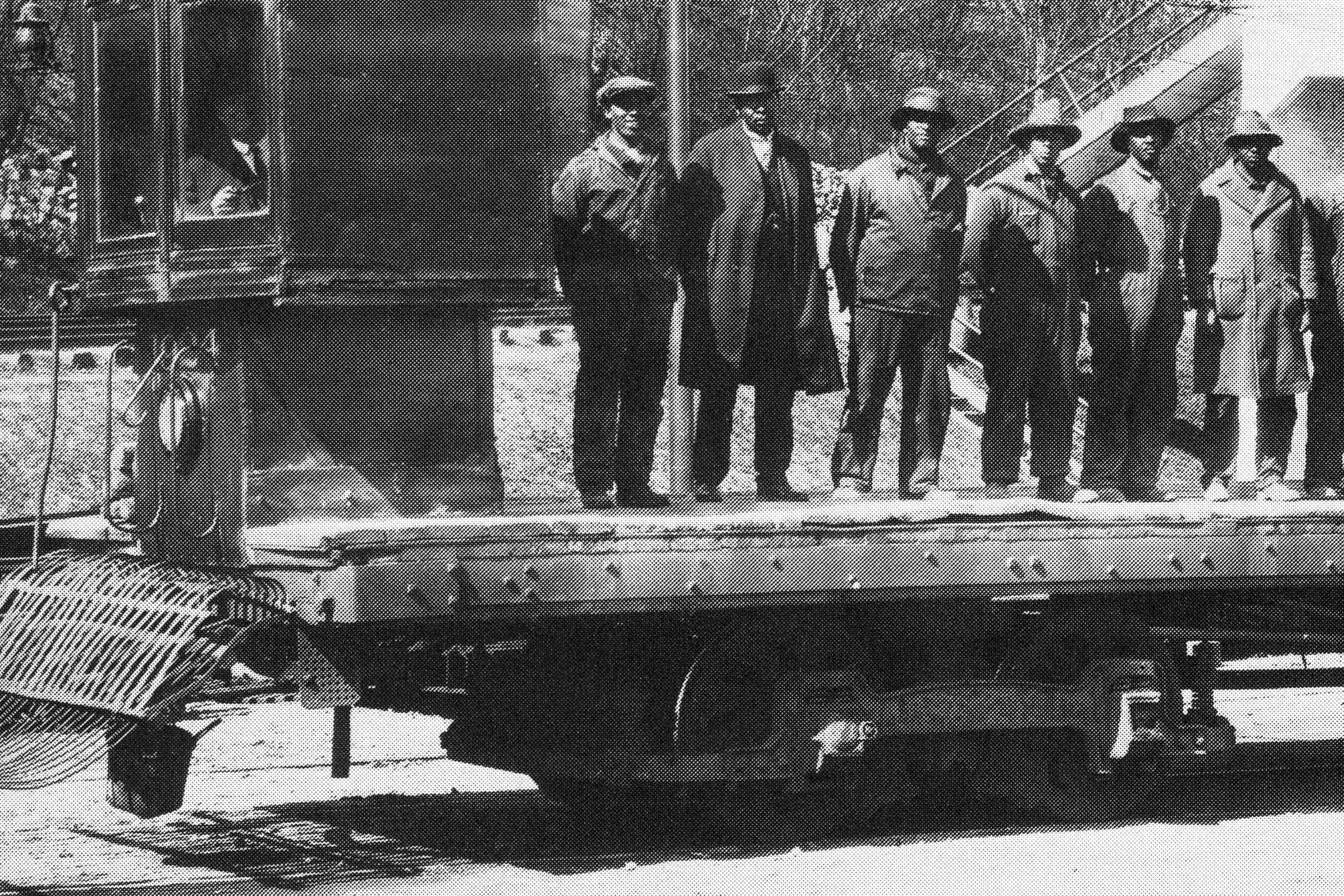 The part of the 1925 photograph that goes on the long wall, before it is broken into values